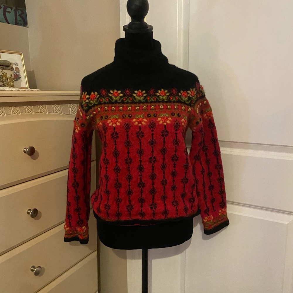 Vintage 80s Floral Patterned Black and Pink 100% Wool Sweater